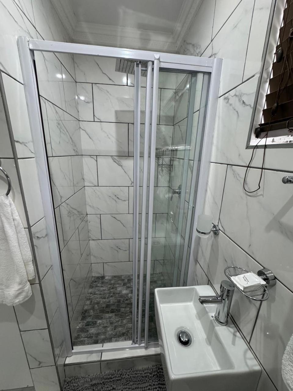 Apartment By Mieli Estates , Unit 4 Durban