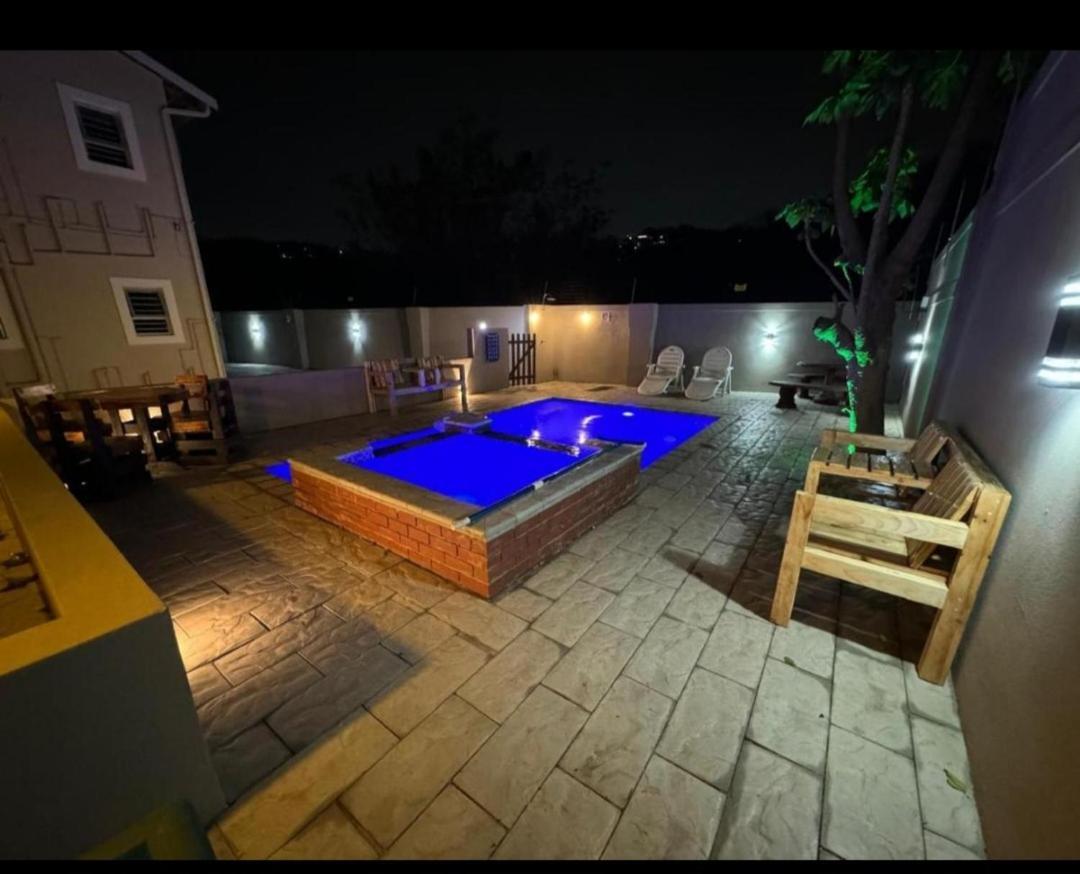 By Mieli Estates , Unit 4 Apartment *
