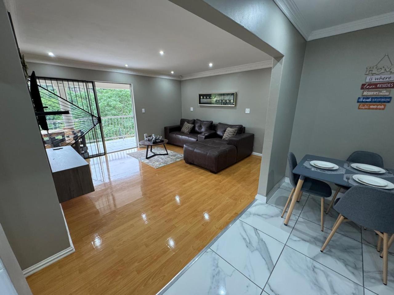 By Mieli Estates , Unit 4 Apartamento Durban